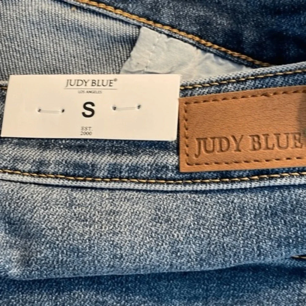 Judy Blue High Waisted Lightly Distressed Jean‎ Shorts 6